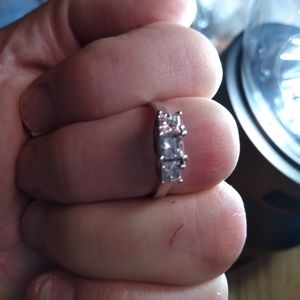 Jewelry - 1 carat diamond ring three stone 14-karat Jewelry - 1 carat diamond ring three stone 14-karat